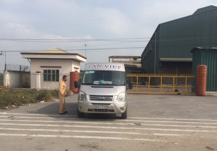 C&ocirc;ng an huyện An Dương đ&atilde; tạm giữ l&aacute;i xe c&ugrave;ng chiế