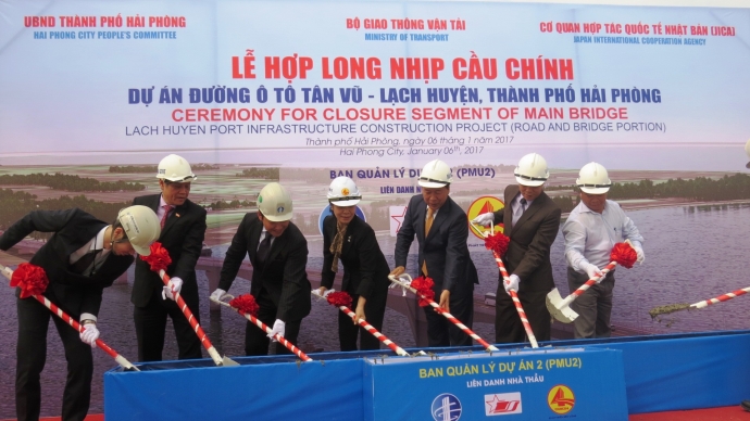 Hợp long cầu vượt biển d&agrave;i nhất Đ&ocirc;ng Nam &Aacute;