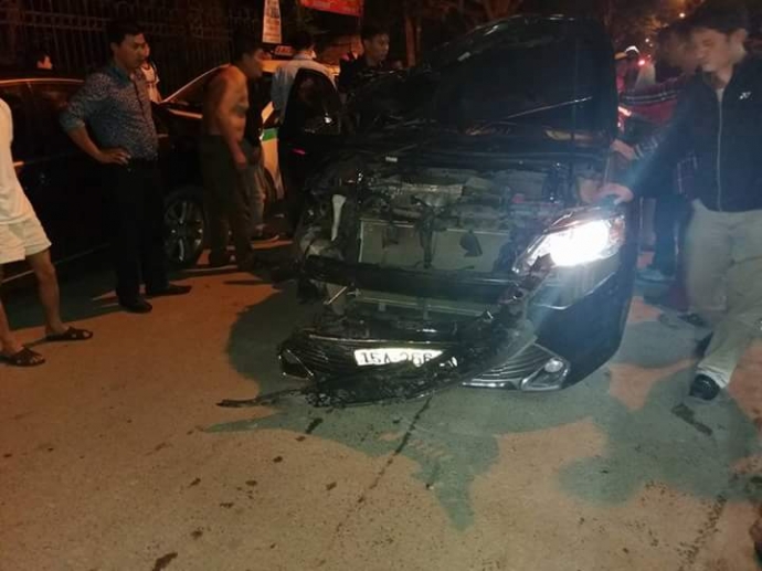 Chiếc xe đi&ecirc;n bị biến dạng