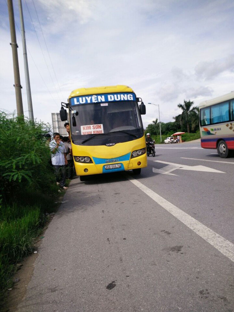 Chiếc xe 29 chỗ, nhồi 45 kh&aacute;ch