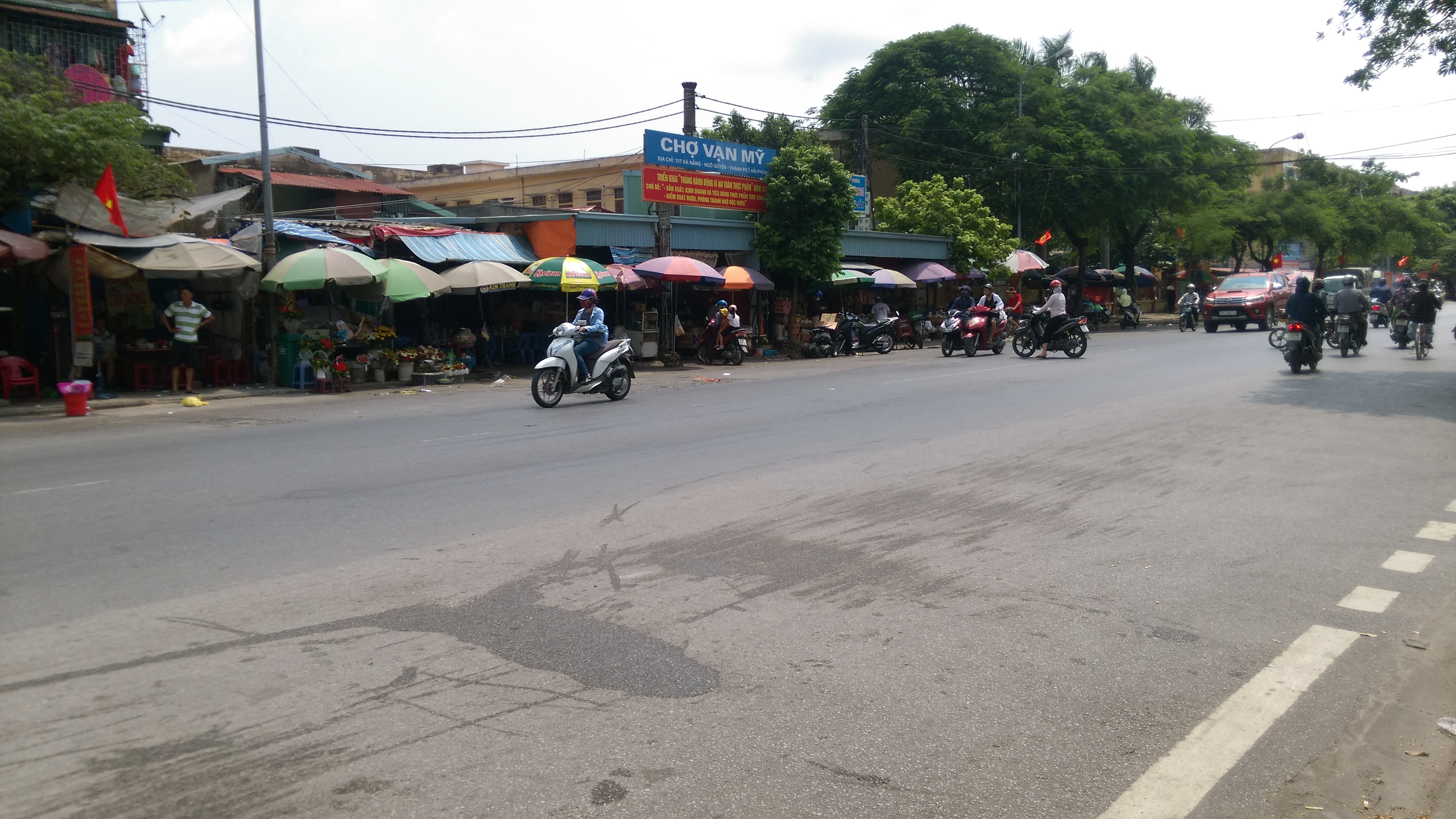 S&aacute;ng 31, hiện trường vụ TNGT li&ecirc;n ho&agrave;n đ&atilde; được dọn