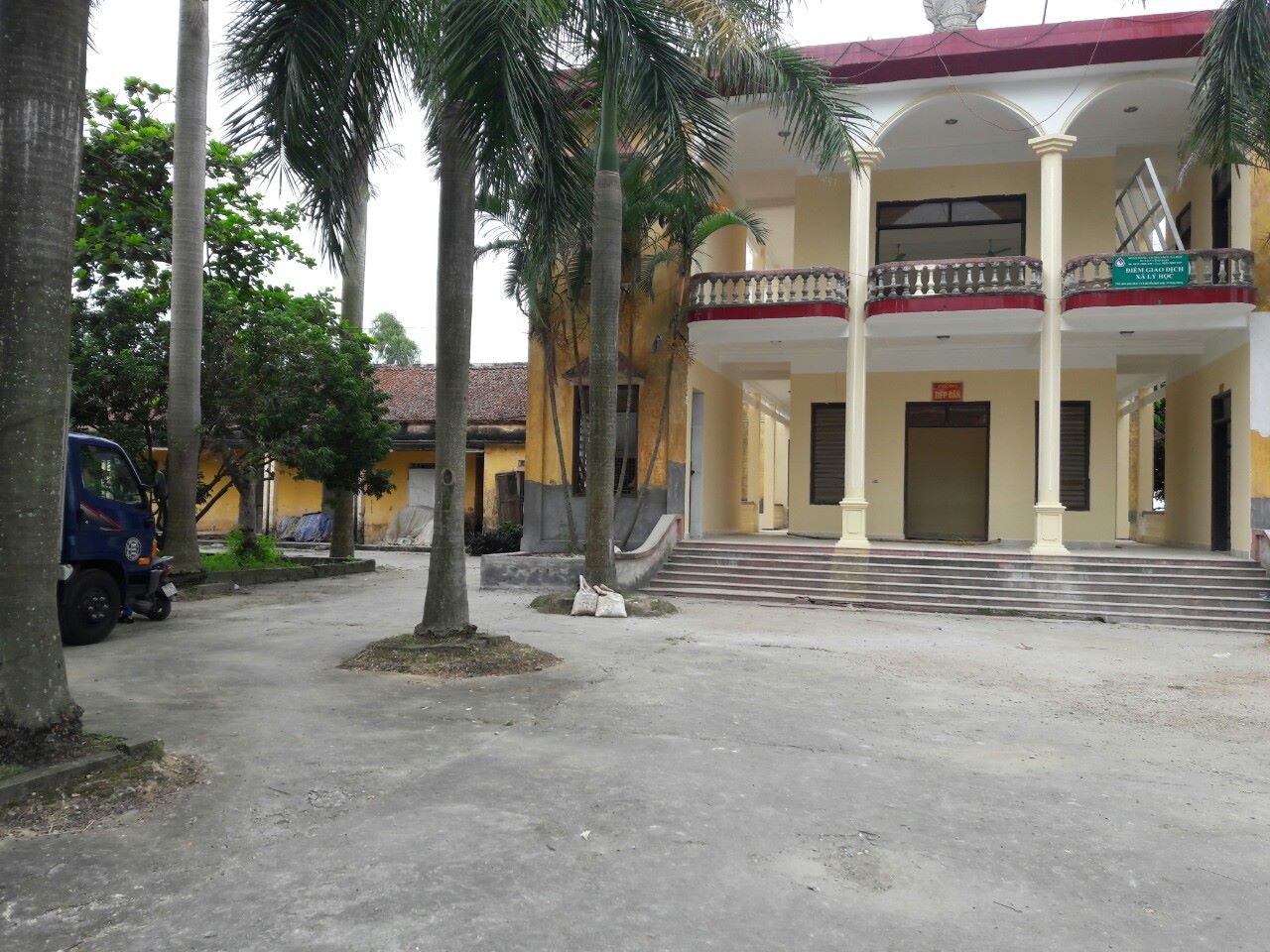 trụ sở UBND x&atilde; L&yacute; Học