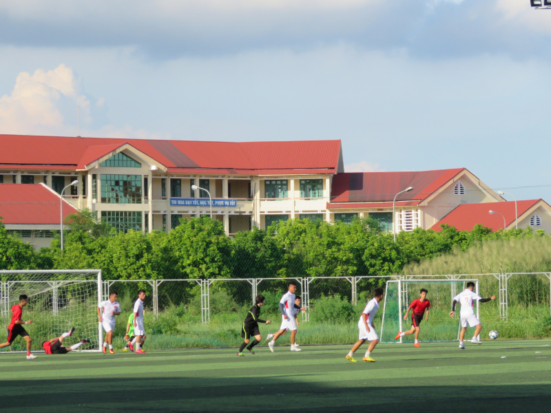 Những pha b&oacute;ng đẹp mắt giữa hai đội