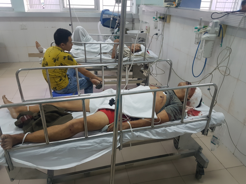 Nạn nh&acirc;n đang được c&acirc;́p cứu tại BV Vi&ecirc;̣t Ti&ecirc;̣p