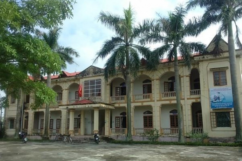 Trụ sở UBND x&atilde; Vạn Ph&uacute;c