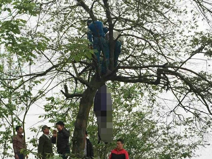 mot-phu-nu-treo-co-o-ben-do-han-21-095131_1