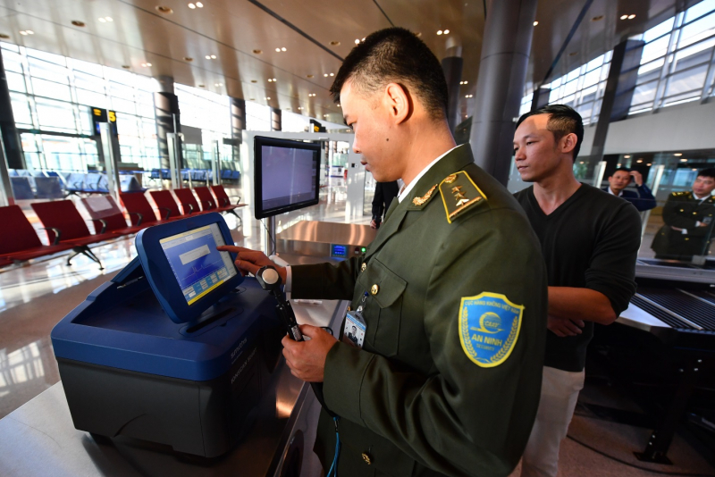 Bất ngờ với những c&ocirc;ng nghệ h&agrave;ng kh&ocirc;ng tại s&acirc;n bay