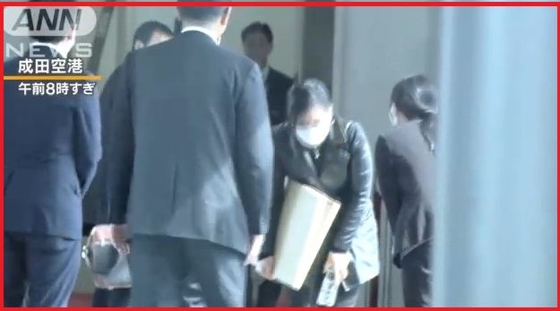 thi the be le thi nhat linh ve nuoc