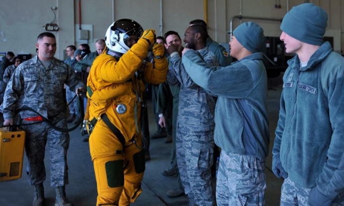 Phi c&ocirc;ng l&aacute;i m&aacute;y bay do th&aacute;m U-2