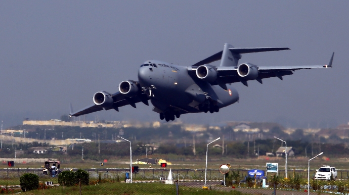 M&aacute;y bay vận tải C-17 Globemaster