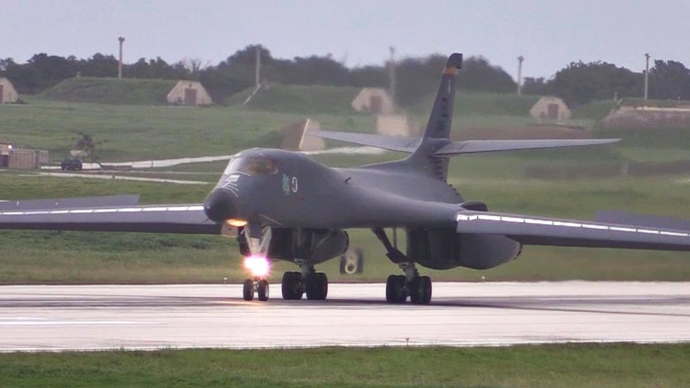 M&aacute;y bay n&eacute;m bom B-1B Lancer ở Guam