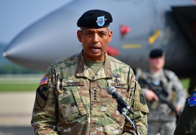 Tướng Vincent K. Brooks