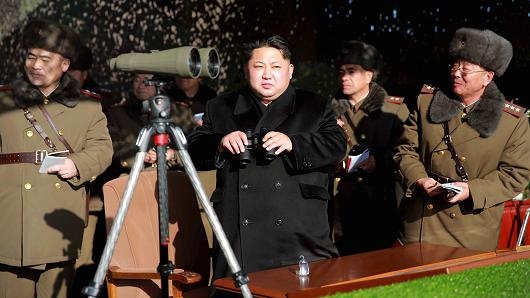 Chủ tịch Triều Ti&ecirc;n Kim Jong Un chỉ đạo tập trận