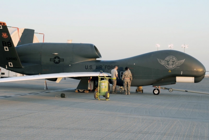 M&aacute;y bay kh&ocirc;ng người l&aacute;i tầm cao Global Hawk