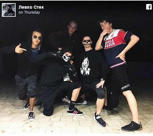 Con trai ông Poroshenko bị chỉ trích vì áo nỉ Nga