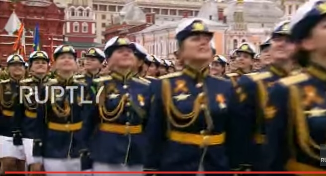 C&aacute;c nữ qu&acirc;n nh&acirc;n Nga tham gia cuộc duyệt binh