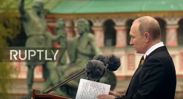 Tổng thống Nga Putin đọc ph&aacute;t biểu nh&acirc;n sự kiện tr