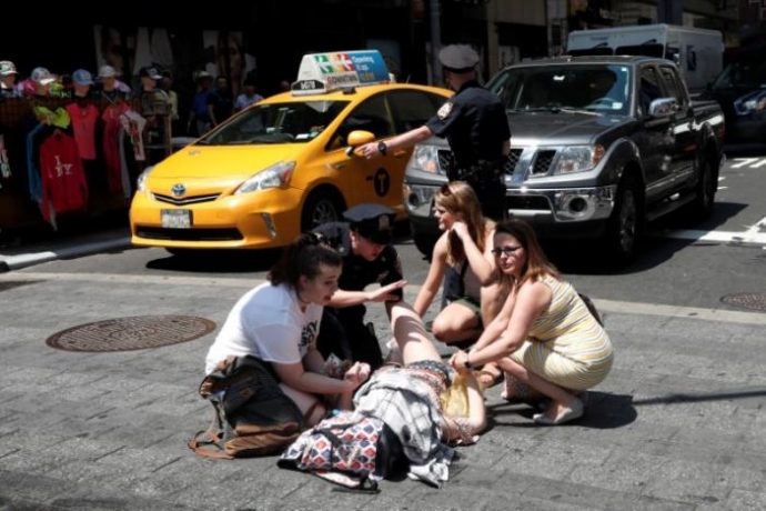 &Ocirc; t&ocirc; đ&acirc;m chết người giữa quảng trường Thời Đại ở N