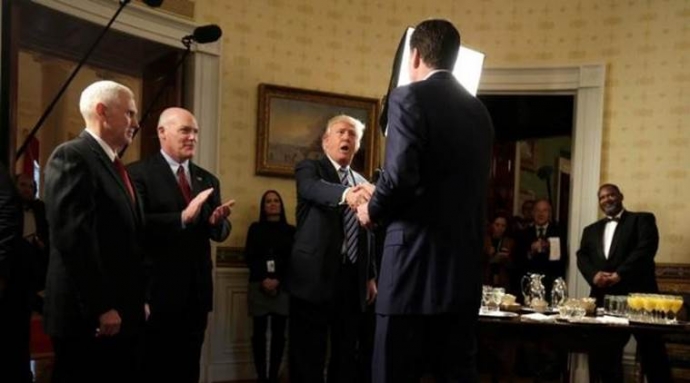 &Ocirc;ng Trump v&agrave; cựu Gi&aacute;m đốc FBI James Comey