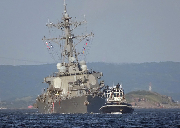 T&agrave;u USS Fitzgerald đ&atilde; bị nghi&ecirc;ng v&igrave; ngập s&acirc;u hơn b