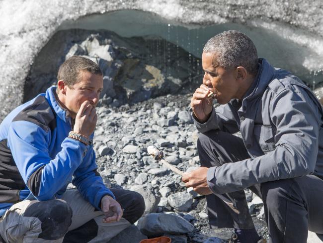 Chuy&ecirc;n gia sinh tồn Bear Grylls v&agrave; cựu Tổng thống 