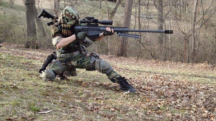 imagem atirador de elite sniper com uma barrett m1