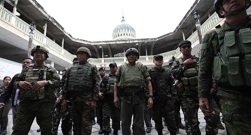 Tổng thống Duterte v&agrave; c&aacute;c quan chức cấp cao đến th