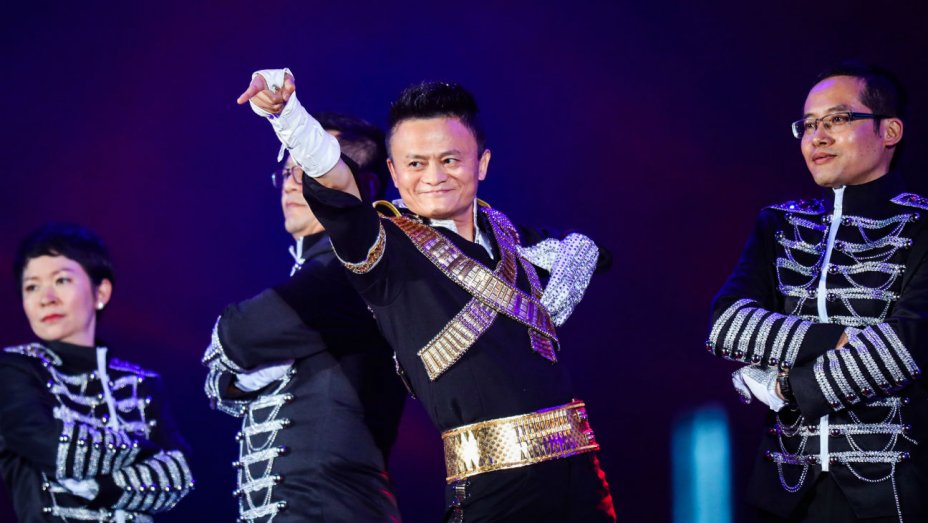 Jack Ma h&oacute;a th&acirc;n th&agrave;nh Michael Jackson