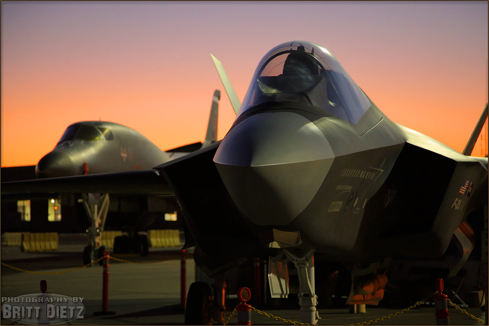 Nellis07-D1_F-35_Lightning_-_B-1B_Lancer_02