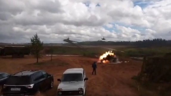 T&ecirc;n lửa Nga bắn tr&uacute;ng người xem