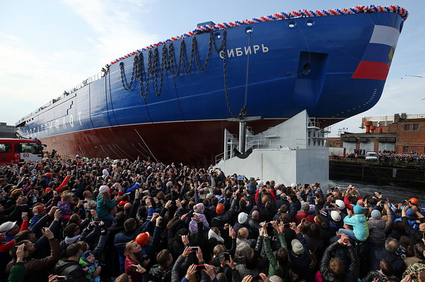 T&agrave;u pha băng Siberia