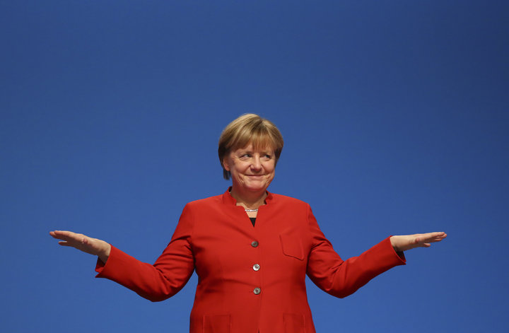 B&agrave; Angela Merkel.