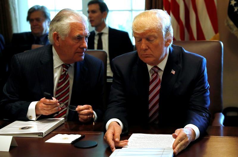 Ngoại trưởng Rex Tillerson v&agrave; Tổng thống Trump