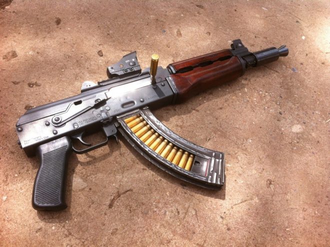 S&uacute;ng trường AK b&aacute;ng gập