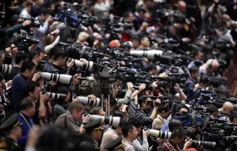 C&aacute;nh ph&oacute;ng vi&ecirc;n trong nước v&agrave; quốc tế tham dự để đ