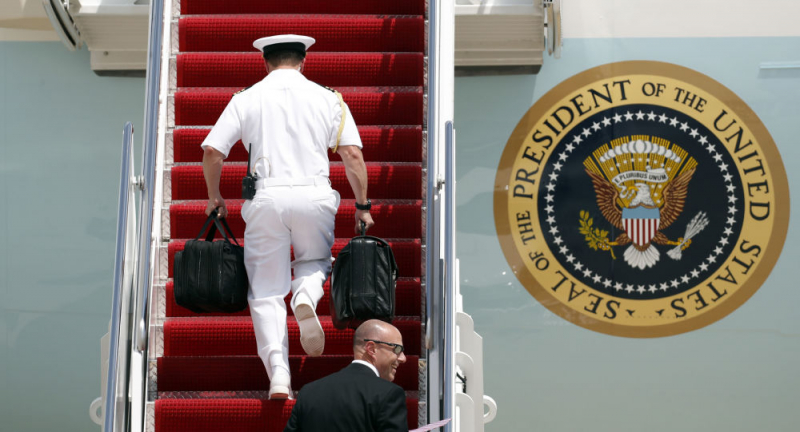 Va li hạt nh&acirc;n của Tổng thống Mỹ