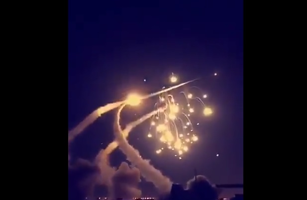 T&ecirc;n lửa Patriot đ&aacute;nh chặn t&ecirc;n lửa Scud