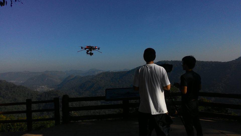 C&aacute;c nh&agrave; b&aacute;o m&ocirc;i trường đang sử dụng thiết bị flyca