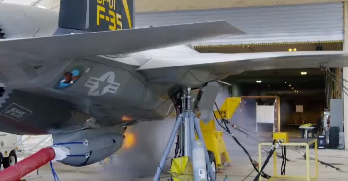 Thử s&uacute;ng m&aacute;y tr&ecirc;n chiến cơ F-35B