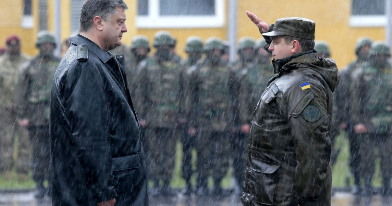 Tổng thống Ukraine v&agrave; qu&acirc;n đội nước n&agrave;y