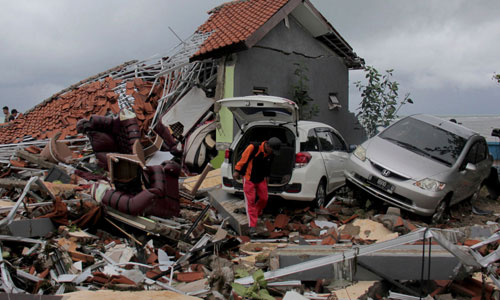 Cảnh đổ n&aacute;t ở thị trấn Anyar tr&ecirc;n bờ eo biển Sunda