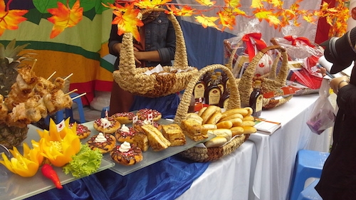 B&aacute;nh ngọt v&agrave; rượu vang Canada