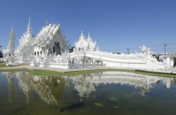 Ng&ocirc;i Ch&ugrave;a Trắng tại Chiang Rai, Th&aacute;i Lan