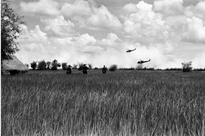 7. Binh sỹ Mỹ đi tuần