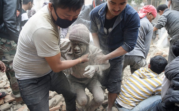 2. H&agrave;ng trăm người bị thương đ&atilde; được đưa tới bệnh 