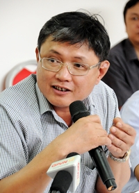 &Ocirc;ng L&ecirc; Do&atilde;n Long