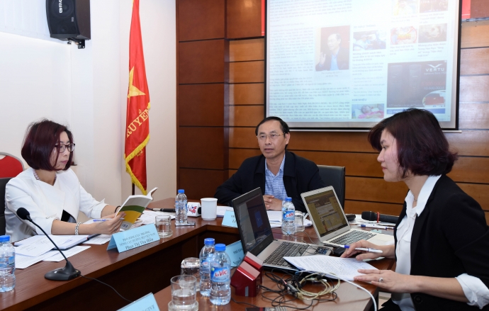 Thứ trưởng L&ecirc; Đ&igrave;nh Thọ lắng nghe &yacute; kiến của c&aacute;c do