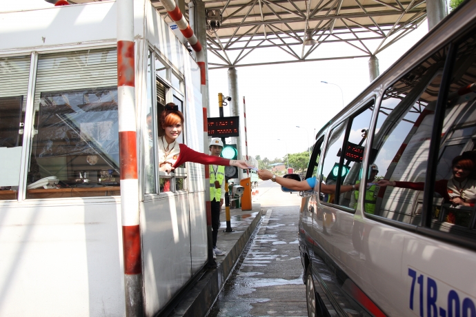 Trạm thu ph&iacute; kh&ocirc;ng dừng Ho&agrave;n Mỹ tr&ecirc;n đường Hồ Ch&iacute; 