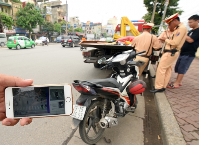 Một trường hợp vượt đ&egrave;n đỏ bị camera ghi h&igrave;nh v&agrave; c