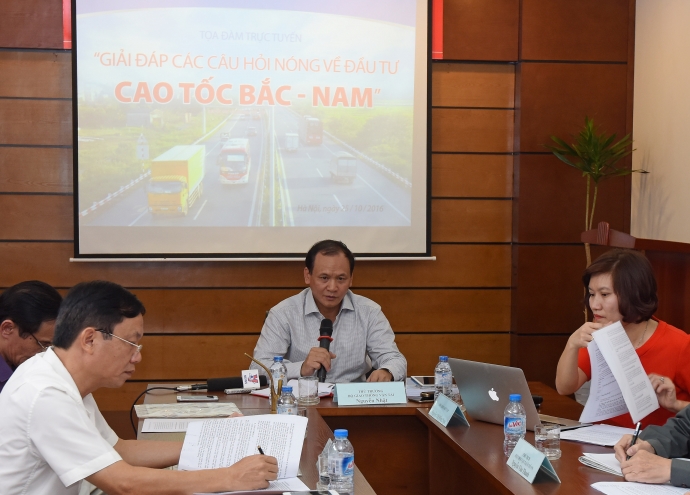 Thứ trưởng Nguyễn Nhật trả lời c&acirc;u ho